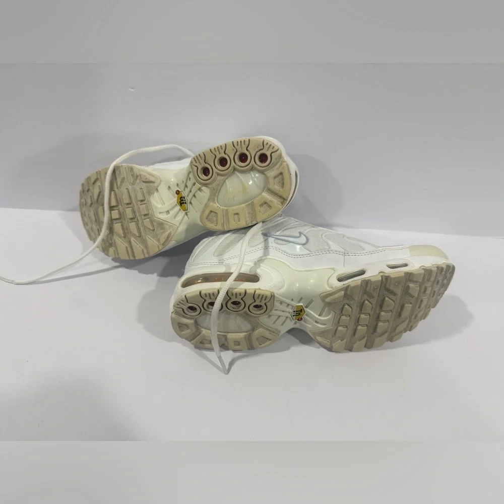 Nike Air Max Plus TN Triple White Sneakers Size 5.5Y / Women’s 7 Used